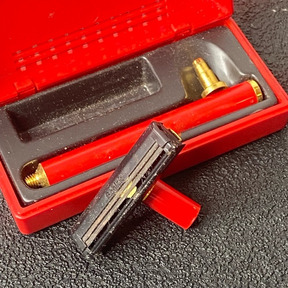 TONAL RAZOR IN CASE MADE IN ITALY SAFETY RAZOR BLADE RED IN COLOR USED Vintage - Picture 4 of 8